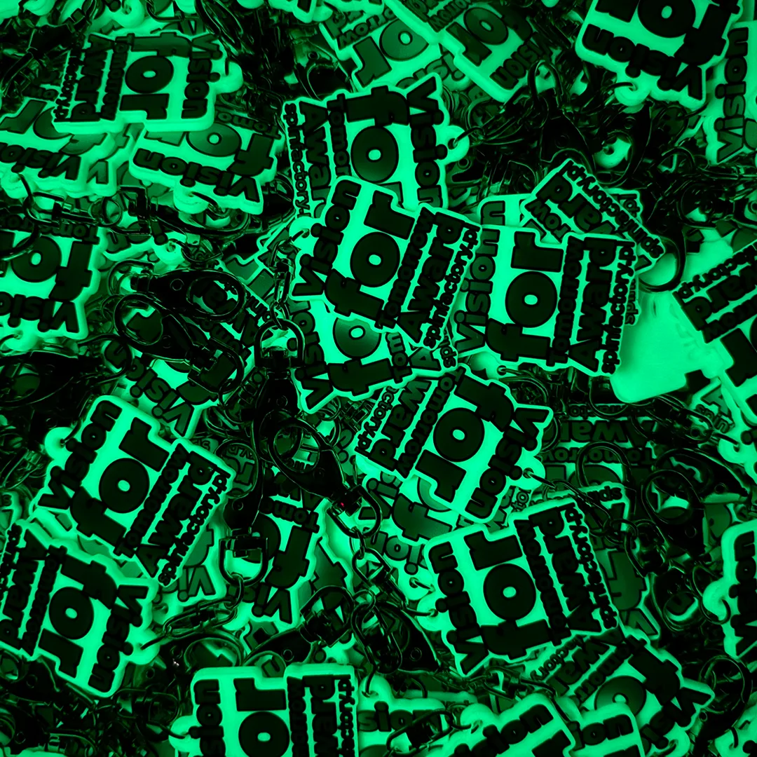 Świecące breloki reklamowe NFC z logo — interaktywny gadżet promocyjny od producenta Spinfactory